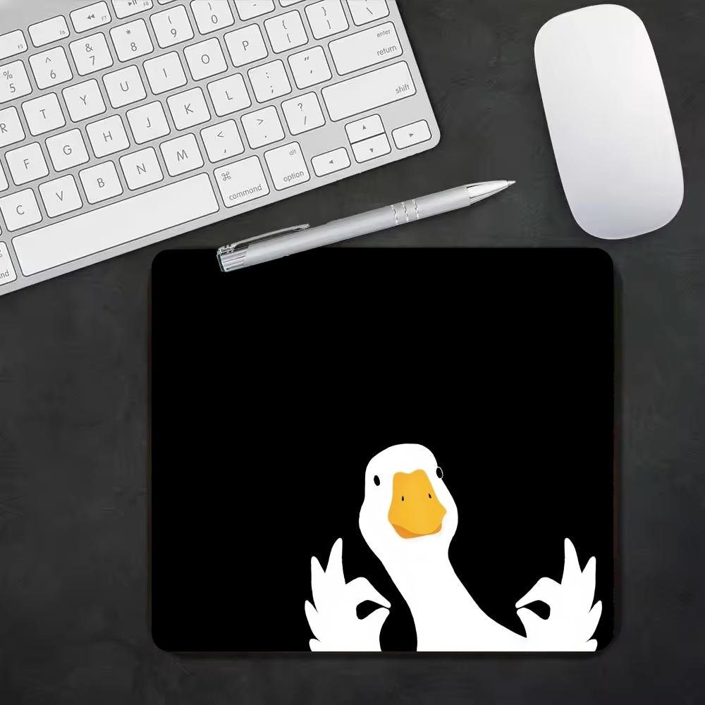 Desk Setup Background - Sevimli Beyaz Kaz Desenli Küçük Mouse