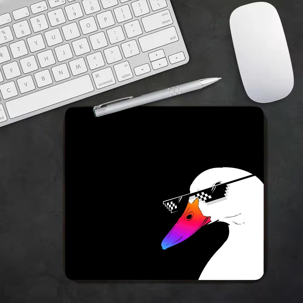 Sevimli Beyaz Kaz Desenli Küçü - Desk Setup Background incelemesi ve fiyatı